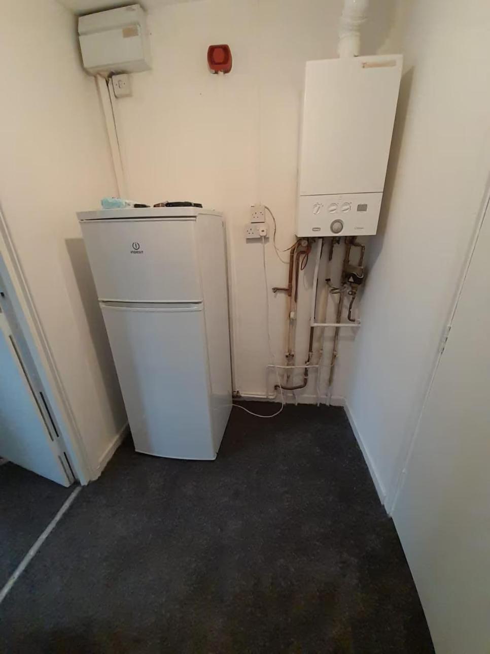 Entire Victoria Park Cardiff Apartment With Free Street Parking Bus 17 And 18 Direct To Cardiff City Centre, Fast Free Wi-Fi Exterior photo