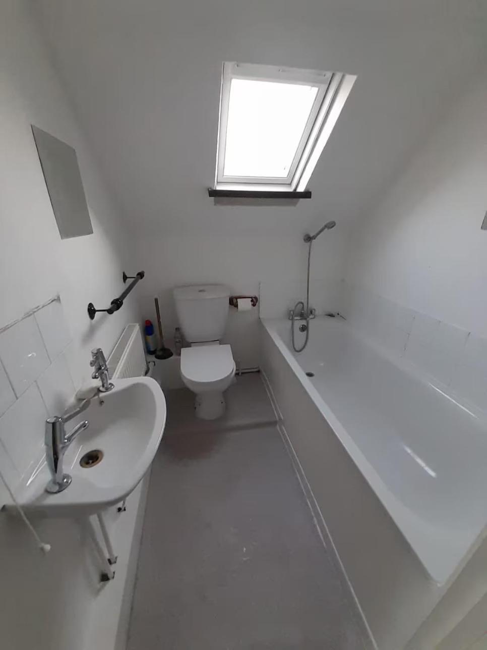 Entire Victoria Park Cardiff Apartment With Free Street Parking Bus 17 And 18 Direct To Cardiff City Centre, Fast Free Wi-Fi Exterior photo