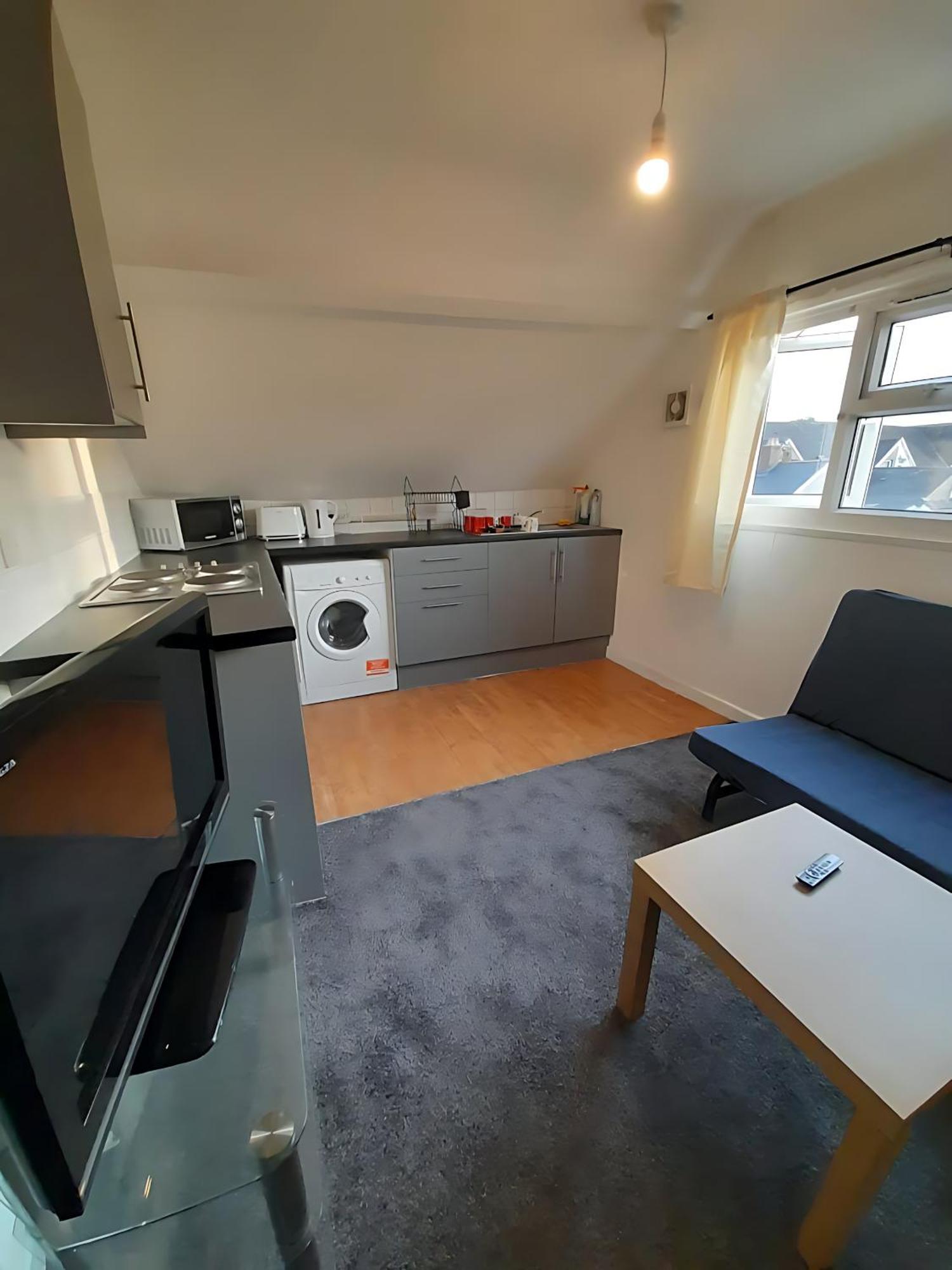 Entire Victoria Park Cardiff Apartment With Free Street Parking Bus 17 And 18 Direct To Cardiff City Centre, Fast Free Wi-Fi Exterior photo